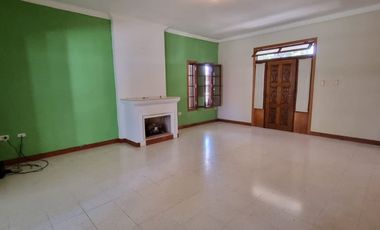 SE VENDE CASA FAMILIAR ZONA AV DE LAS AMERICAS Y A. PALACIOS