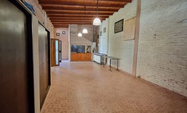 SE VENDE CASA FAMILIAR ZONA AV DE LAS AMERICAS Y A. PALACIOS