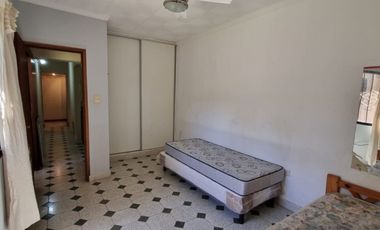 SE VENDE CASA FAMILIAR ZONA AV DE LAS AMERICAS Y A. PALACIOS