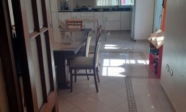 SE VENDE CASA ZONA CENTRO PARQUE CON PISCINA