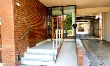 OPORTUNIDAD IMPERDIBLE!! DEPTO 2 AMB. 1Â° PISO, 55m2, BALCÃN, OPCIONAL COCHERA, EN CENTRO DE MORÃN
