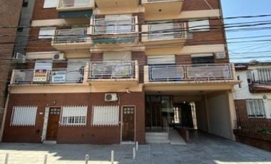 OPORTUNIDAD IMPERDIBLE!! DEPTO 2 AMB. 1Â° PISO, 55m2, BALCÃN, OPCIONAL COCHERA, EN CENTRO DE MORÃN