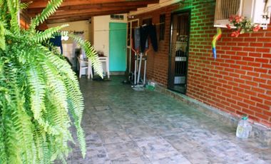 Venta Casa Posadas con Local comercial