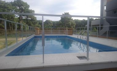 DEPARTAMENTO EN VENTA EN PINAMAR ZONA SUR TRES AMBIENTES CON GAS NATURAL LOSA RADIANTE .