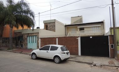 VENTA - CASA 4 HABITACIONES - JUJUY AL 500