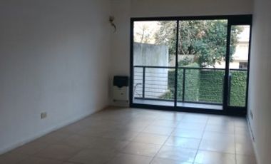 Dpto. Mono ambiente cfte c/balcon y cochera fija
