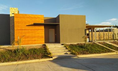 CASA EN VENTA LOTEO VILLA ELSA ENTREGA 50% Y FINANCIACION 48 MESES