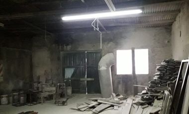 GALPON EN VENTA EN DOCK SUD. 294 M2 APROX. EN DOS PLANTAS.