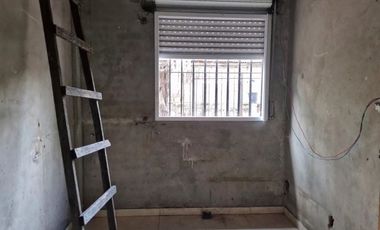 WILDE OESTE. VENTA DE LOTE DE 250 M2 CON 2 DUPLEX A TERMINAR Y CASA DE 3 AMBIENTES A REFACCIONAR.