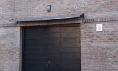 WILDE OESTE. VENTA DE LOTE DE 250 M2 CON 2 DUPLEX A TERMINAR Y CASA DE 3 AMBIENTES A REFACCIONAR.