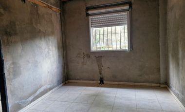 WILDE OESTE. VENTA DE LOTE DE 250 M2 CON 2 DUPLEX A TERMINAR Y CASA DE 3 AMBIENTES A REFACCIONAR.