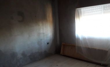 WILDE OESTE. VENTA DE LOTE DE 250 M2 CON 2 DUPLEX A TERMINAR Y CASA DE 3 AMBIENTES A REFACCIONAR.