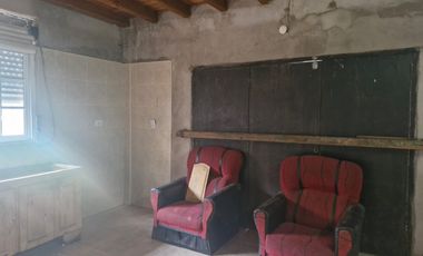 WILDE OESTE. VENTA DE LOTE DE 250 M2 CON 2 DUPLEX A TERMINAR Y CASA DE 3 AMBIENTES A REFACCIONAR.
