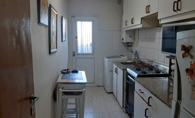 RETASADO VENDO departamento dos dormitorios. escritorio , doble ingreso , cochera , zona centro!