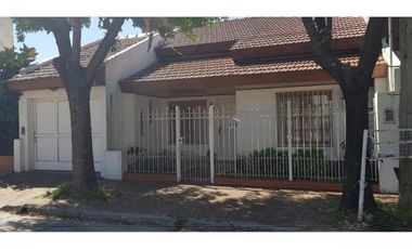 Monteagudo 842 - Permuta por casa en Castelar !!!