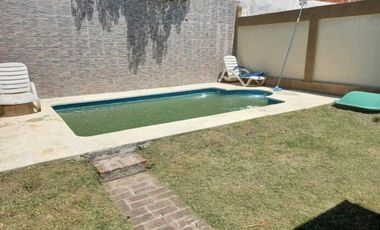 FINANCIA O PERMUTA! - Amplia Casa sobre lote de 10x30 en MorÃ³n!