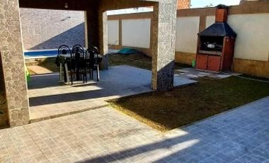FINANCIA O PERMUTA! - Amplia Casa sobre lote de 10x30 en MorÃ³n!