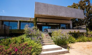 Magnífica casa con vista al mar en El Pangue Zapallar