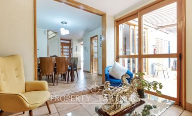 Amplia casa en venta Av. Las Palmeras