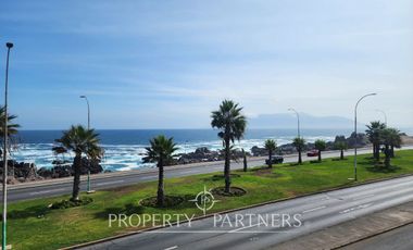 Amplia casa en venta Av. Las Palmeras