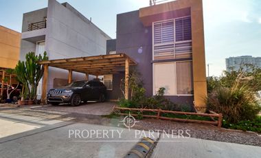 Amplia casa en venta Av. Las Palmeras