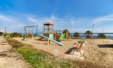 Amplia casa en venta Av. Las Palmeras