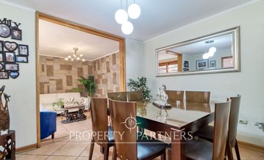 Amplia casa en venta Av. Las Palmeras