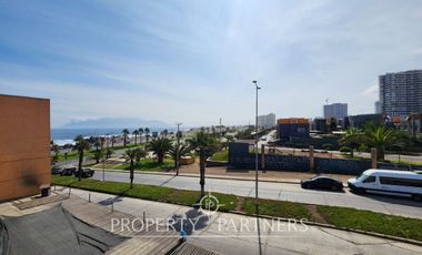 Amplia casa en venta Av. Las Palmeras