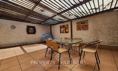 Amplia casa en venta Av. Las Palmeras