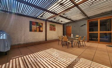 Amplia casa en venta Av. Las Palmeras