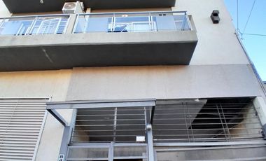 VENDEMOS DPTO 1 Dormitorio con cochera calle Salta 849: