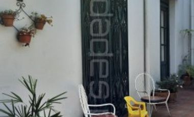 NUEVO PRECIO: VENDO IMPORTANTE CASA ANTIGUA CON FONDO CON VERDE - en pleno Centro, zona Plaza Saenz PeÃ±a