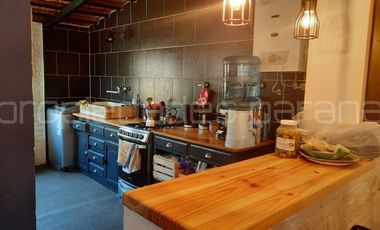NUEVO PRECIO: VENDO IMPORTANTE CASA ANTIGUA CON FONDO CON VERDE - en pleno Centro, zona Plaza Saenz PeÃ±a