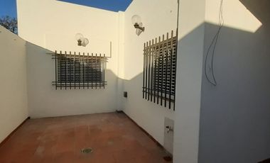 VENDO CASA CON COMPLEJO DE COCHERAS BARRIO MERCANTIL