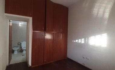 VENDO CASA CON COMPLEJO DE COCHERAS BARRIO MERCANTIL
