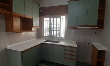VENDO CASA CON COMPLEJO DE COCHERAS BARRIO MERCANTIL