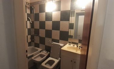 VENDO CASA CON COMPLEJO DE COCHERAS BARRIO MERCANTIL