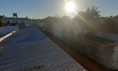 VENDO CASA CON COMPLEJO DE COCHERAS BARRIO MERCANTIL