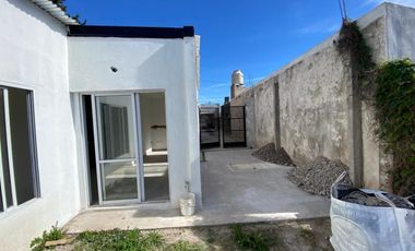 En venta casa en construccion, dos dormitorios, un baÃ±o,  zona Parque Gazzano !