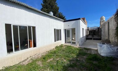 En venta casa en construccion, dos dormitorios, un baÃ±o,  zona Parque Gazzano !