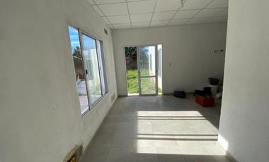 En venta casa en construccion, dos dormitorios, un baÃ±o,  zona Parque Gazzano !