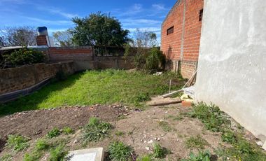 En venta casa en construccion, dos dormitorios, un baÃ±o,  zona Parque Gazzano !