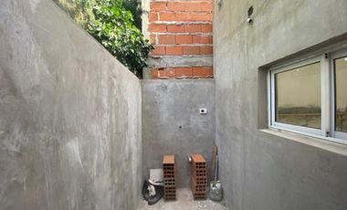 En venta casa en construccion, dos dormitorios, un baÃ±o,  zona Parque Gazzano !