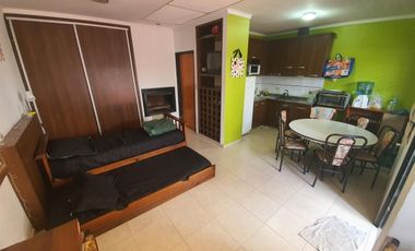 VENDO O PERMUTO CASA 5 DORMITORIOS, 3 BAÃOS, COCHERA, PATIO CON CHURRASQUERA. U$S 98.000.-
