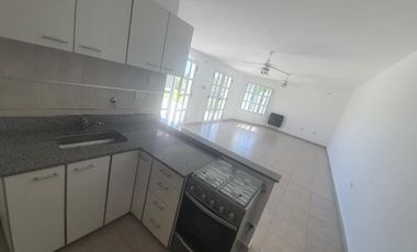 VENDO O PERMUTO ESPECTACULAR INMUEBLE. PILETA, QUINCHO, PARQUE