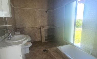 VENDO O PERMUTO ESPECTACULAR INMUEBLE. PILETA, QUINCHO, PARQUE