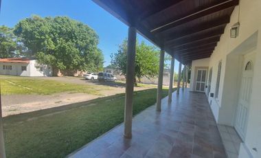 VENDO O PERMUTO ESPECTACULAR INMUEBLE. PILETA, QUINCHO, PARQUE