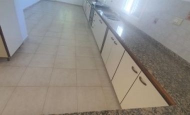 VENDO O PERMUTO ESPECTACULAR INMUEBLE. PILETA, QUINCHO, PARQUE