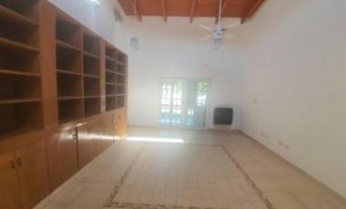 VENDO O PERMUTO ESPECTACULAR INMUEBLE. PILETA, QUINCHO, PARQUE