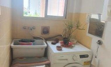 VENDO SEMIPISO. 4 DORMITORIOS, COCHERA. ZONA PARQUE U$S 130.000.-